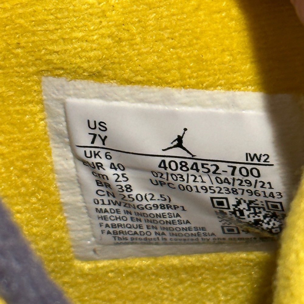 Jordan 4 Retro GS “Lightning Yellow” 2021 - Picture 3 of 4
